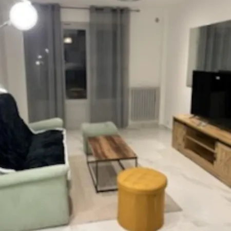 شقة Beautiful And Spacious Well Located تولون