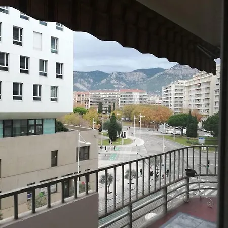 Beautiful And Spacious Well Located شقة تولون