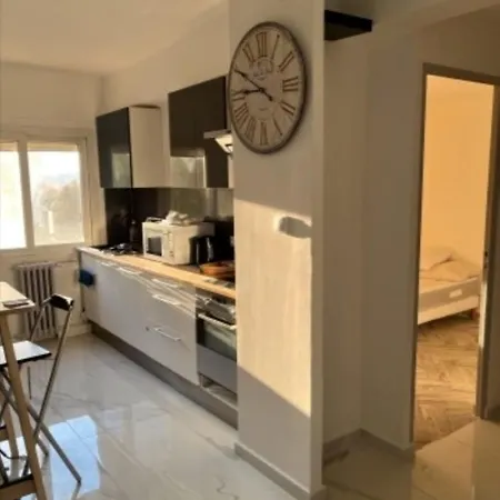 شقة Beautiful And Spacious Well Located تولون