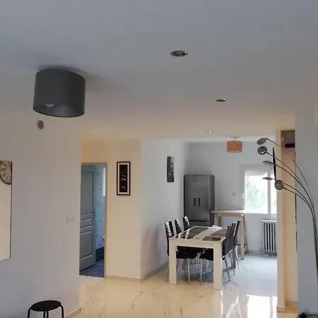 شقة Beautiful And Spacious Well Located